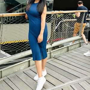 Midi dress in blue with side slit